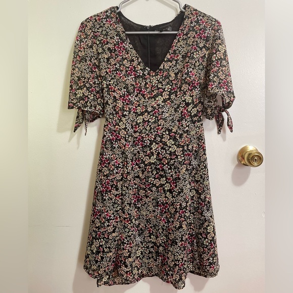 Dynamite floral mini dress - Picture 1 of 7